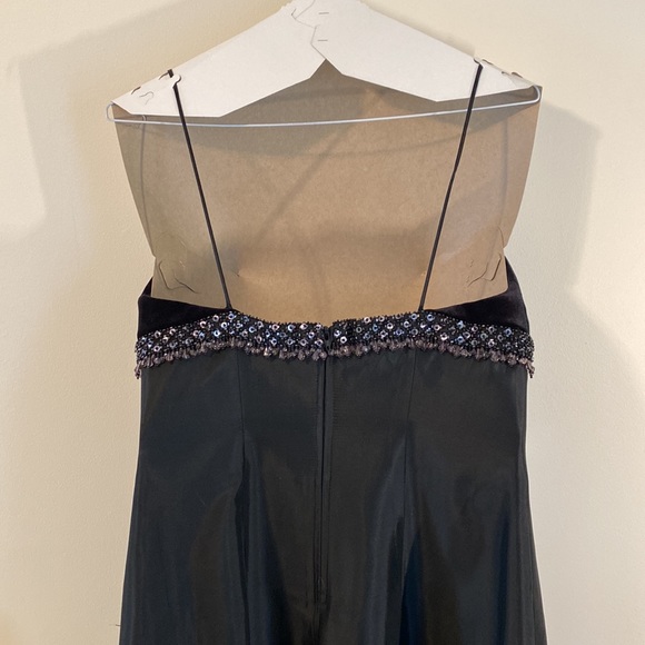 JS Collection formal gown - Picture 5 of 8